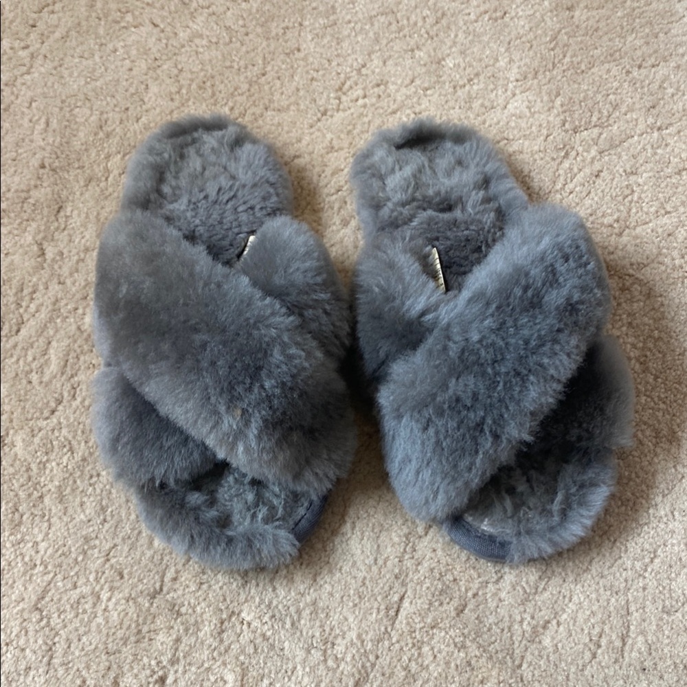 Emu Women's Gray Fuzzy Slippers